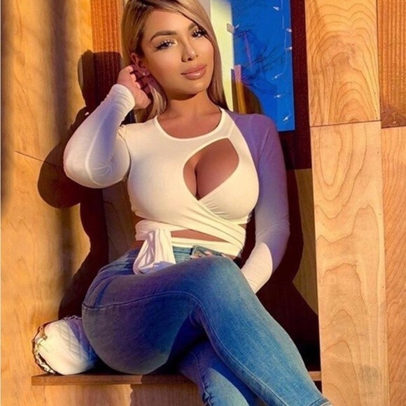 Fashion Nova long sleeve white tie waist cutout wrap crop top size large - Picture 4 of 8